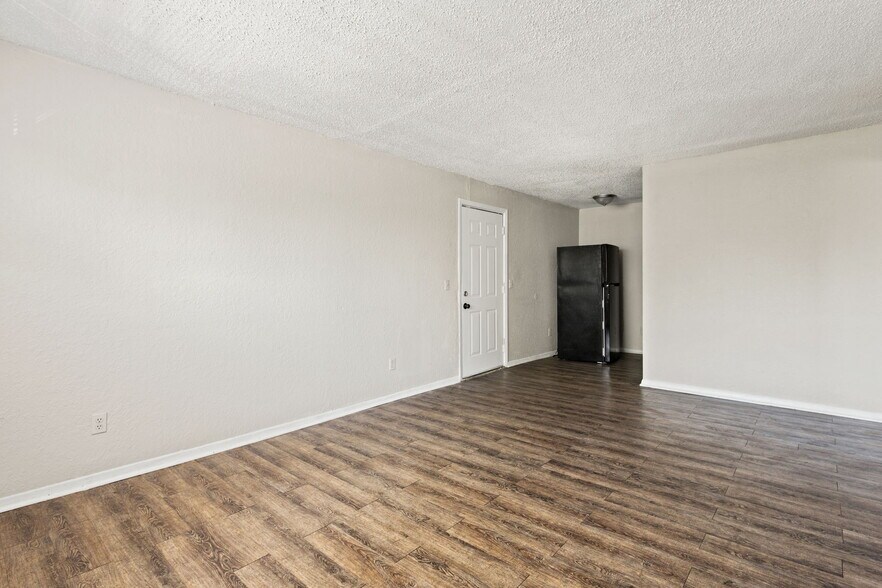 More Photos Of 7550 NW 10th St, Oklahoma City Apartments For Sale