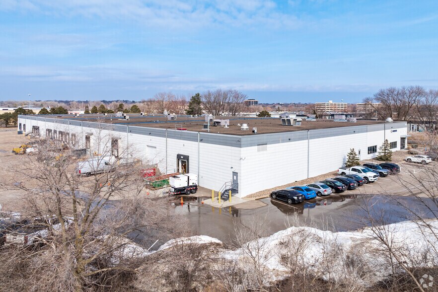 More Photos Of 7400-7490 Bush Lake Rd, Edina Distribution For Lease