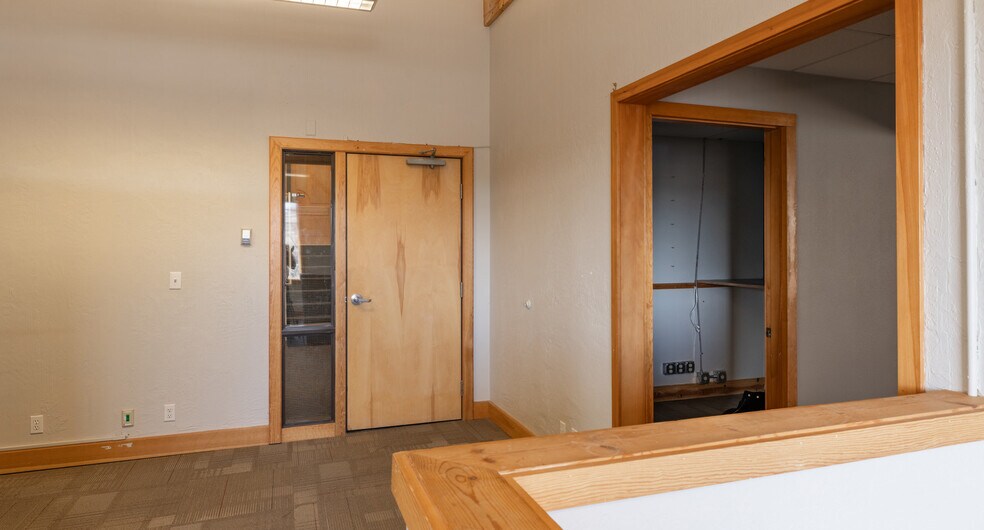More Photos Of 805 SW Industrial Way, Bend Loft Creative Space For Lease