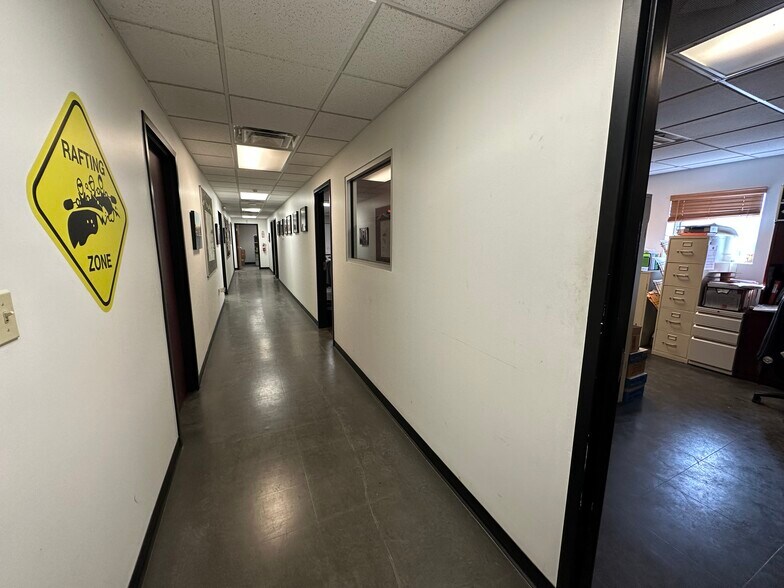 More Photos Of 1701 W County Line Rd, Springfield Manufacturing For Lease