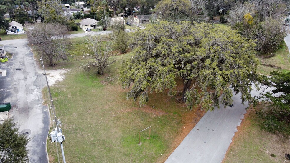 More Photos Of 5810-5840 SE Abshier Blvd, Belleview Storefront For Sale