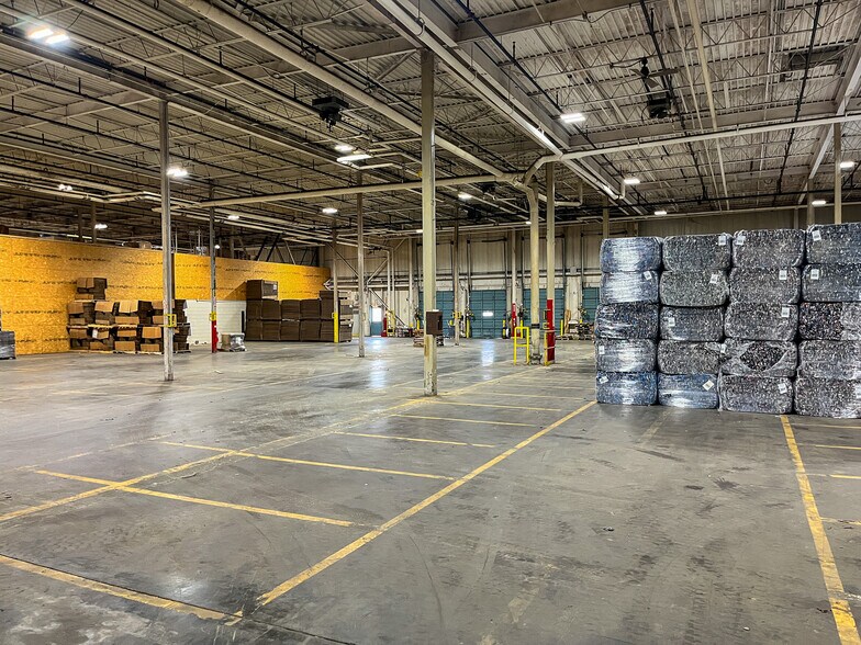 More Photos Of 1800 Robertson Rd, Moberly Manufacturing For Sale