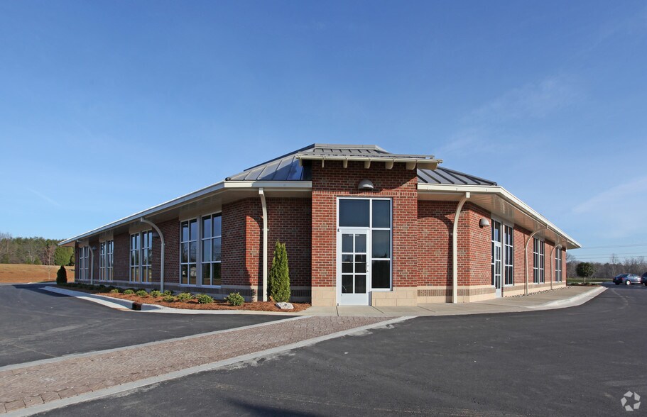 More Photos Of 1393 Carrollton Crossing Dr, Kernersville Medical For Lease