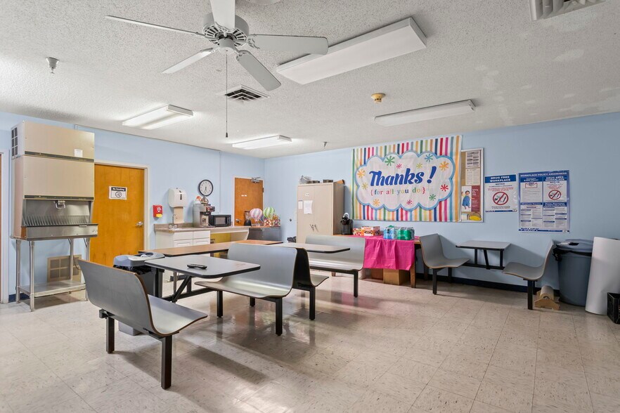 More Photos Of 805 Chatham Rd, Springfield Schools For Sale