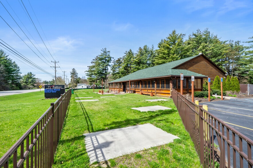 More Photos Of 8826 Gratiot Ave, Columbus Restaurant For Sale