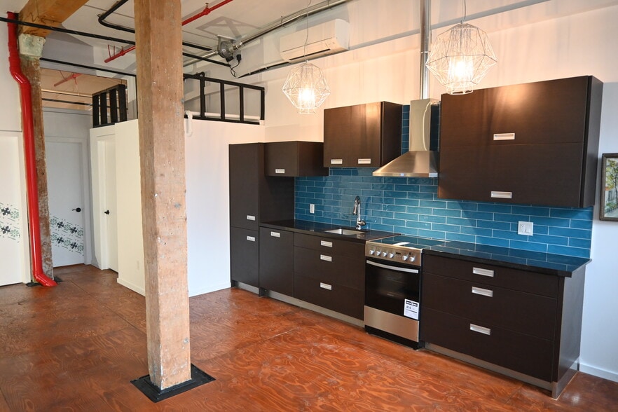 More Photos Of 2480 Dundas St W, Toronto Apartments For Sale