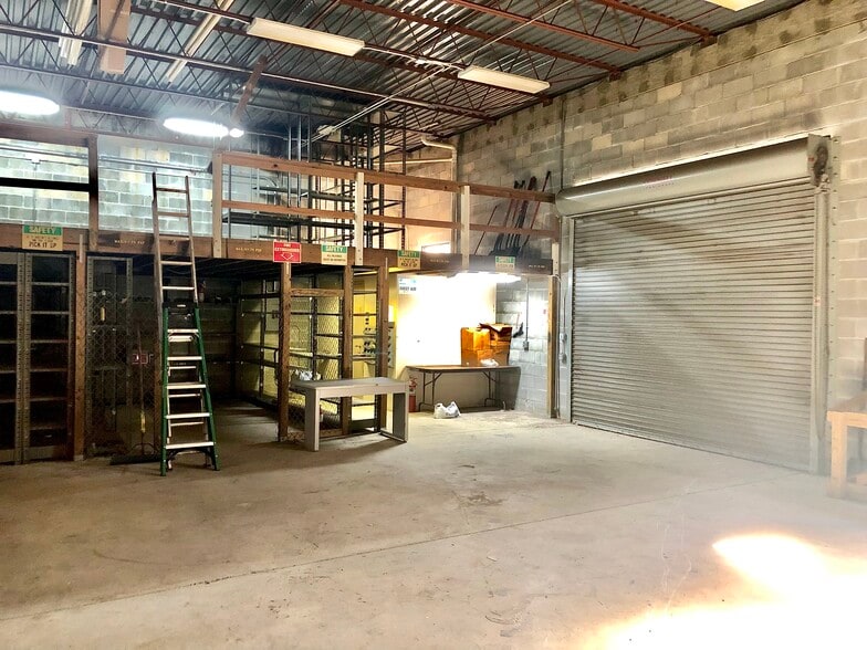 More Photos Of 4402 Emerson St, Jacksonville Warehouse For Lease