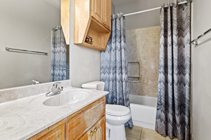 More Photos Of 2406-2418 S University Parks Dr, Waco Apartments For Sale