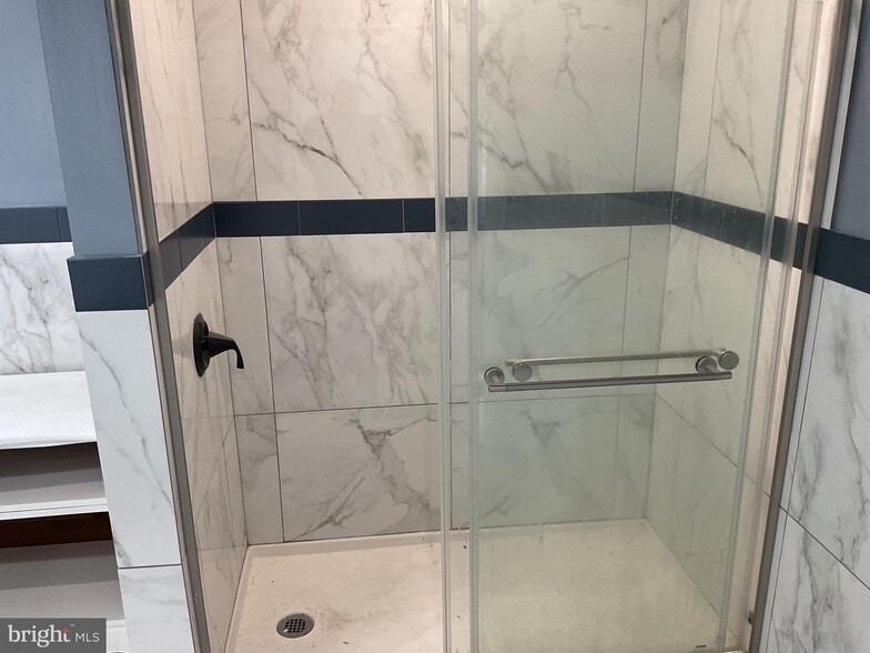 More Photos Of 1880 W Market St, York Storefront Retail Office For Sale