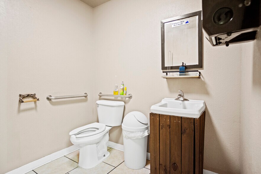 More Photos Of 20737 Central Ave, Blountstown Restaurant For Sale