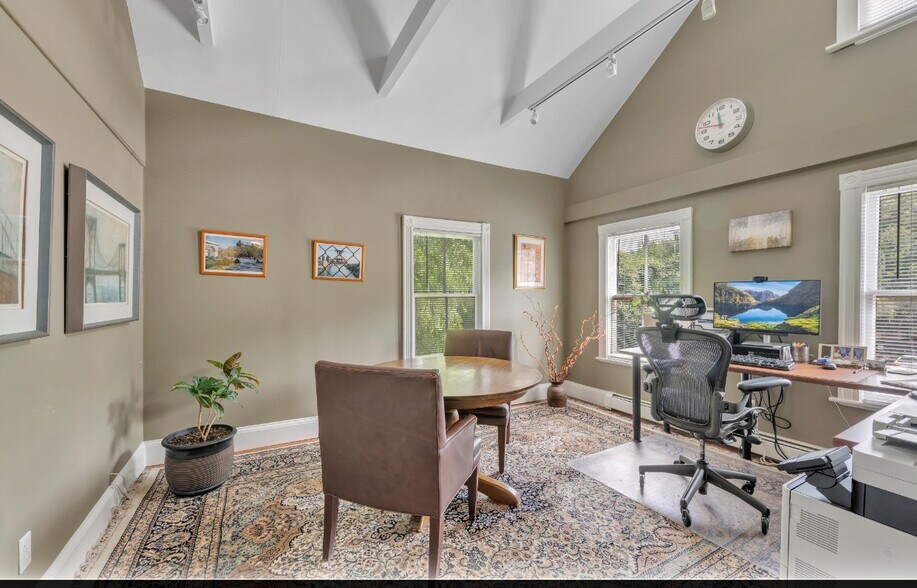 More Photos Of 1433 Old Northern Blvd, Roslyn Office For Lease