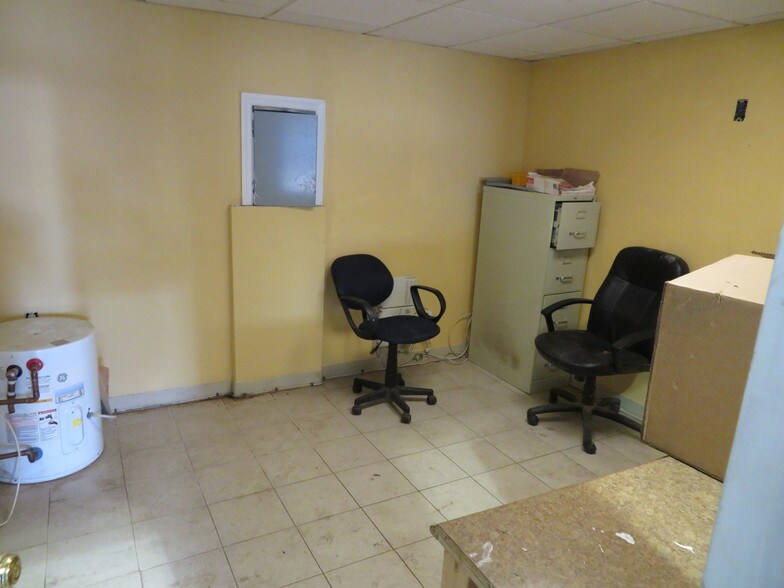 More Photos Of 141 Industrial Loop, Staten Island Warehouse For Sale