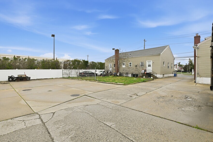 More Photos Of 433 Atlantic Ave, Oceanside Apartments For Sale