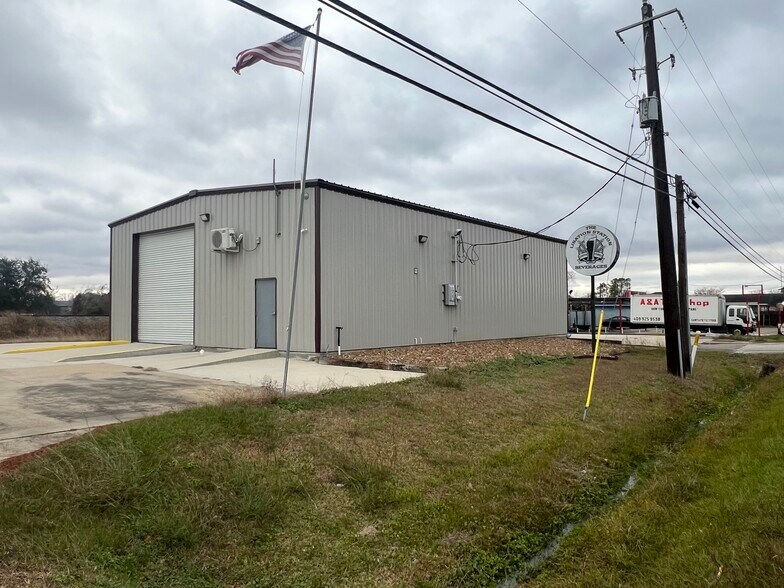More Photos Of 13111 Highway 6, Santa Fe Freestanding For Sale
