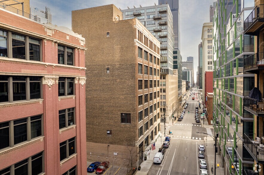 More Photos Of 600 W Jackson Blvd, Chicago Office For Lease