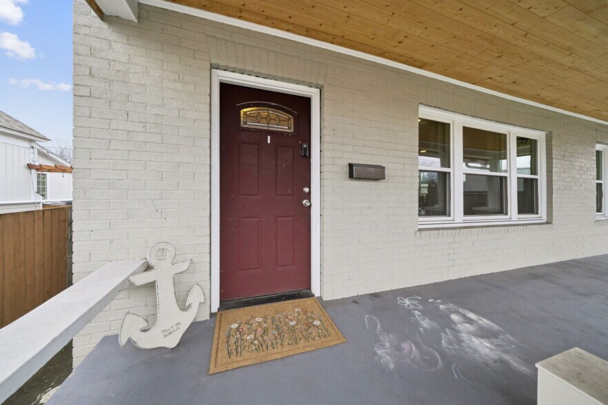 More Photos Of 413 2nd St NE, Puyallup Office For Sale