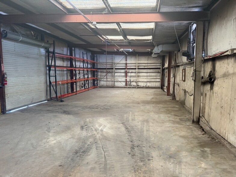 More Photos Of 2939 W Pecan St, Pflugerville Warehouse For Lease