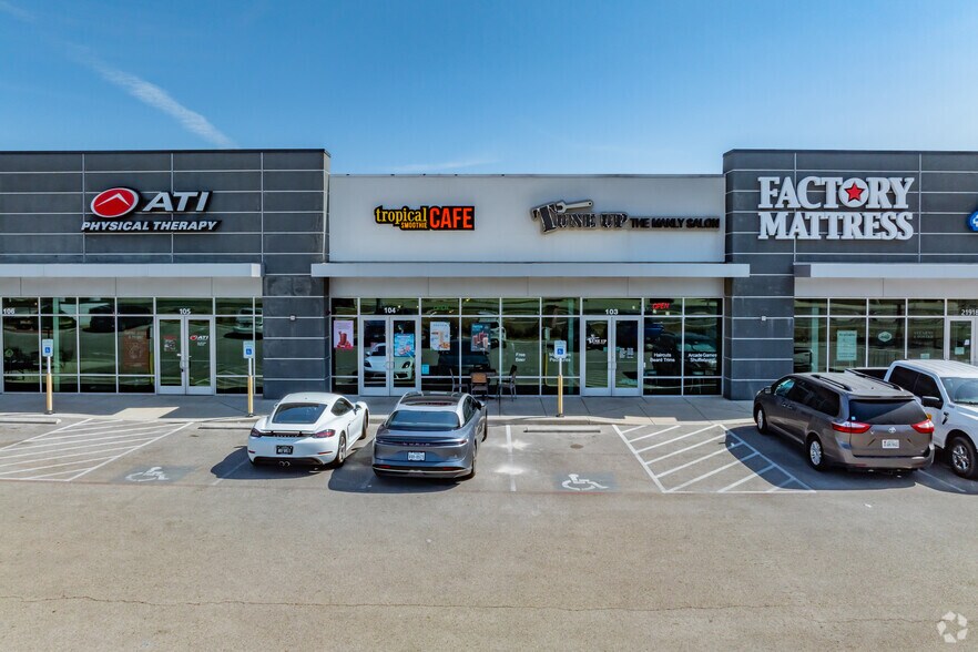 More Photos Of 21918 US 281, San Antonio Freestanding For Lease