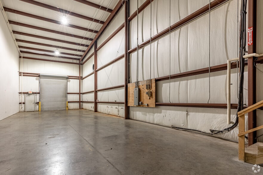 More Photos Of 1516 Kalamazoo Dr, Griffin Unknown For Lease