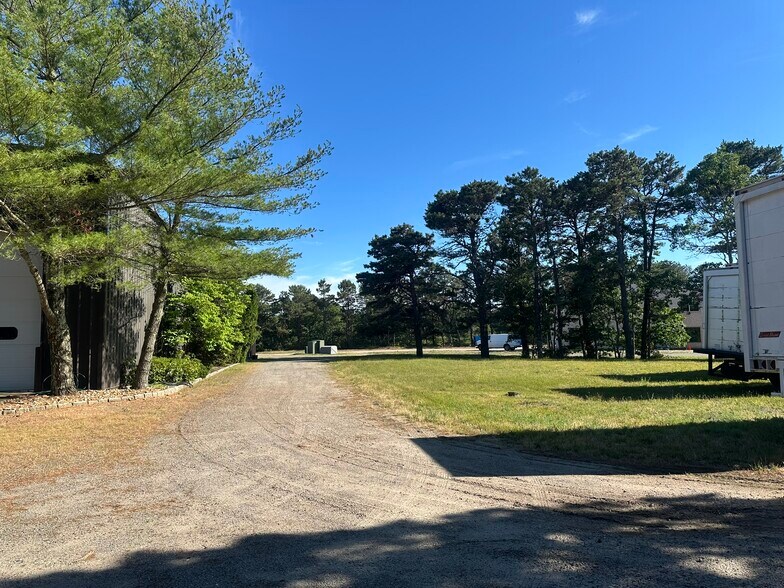 More Photos Of 22 A St, Edgartown Warehouse For Sale
