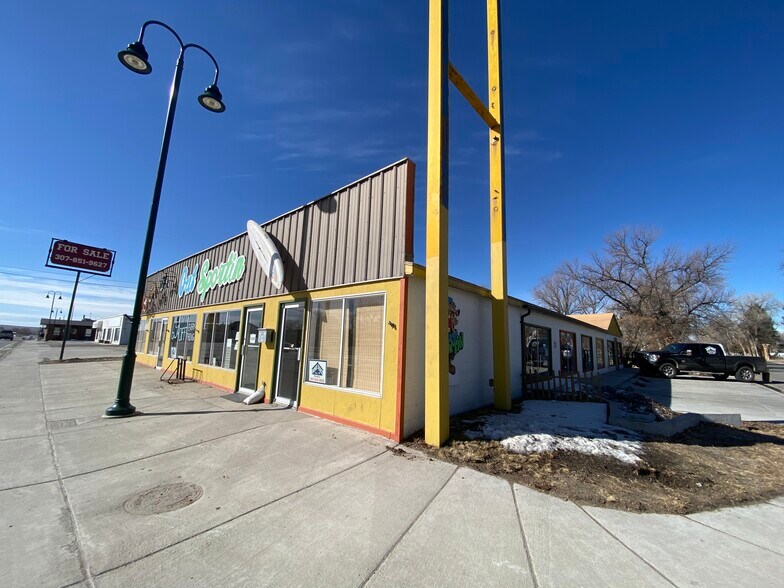 More Photos Of 312 S Federal Blvd, Riverton General Retail For Sale