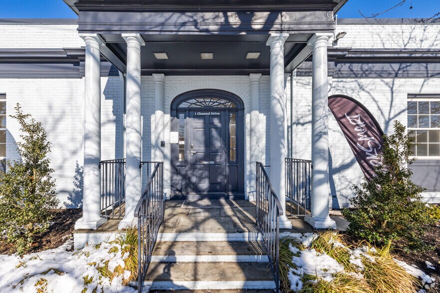 More Photos Of 1 Channel Dr, Port Washington Office For Lease