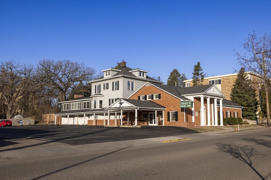 More Photos Of 520 2nd St, Excelsior Funeral Home For Sale