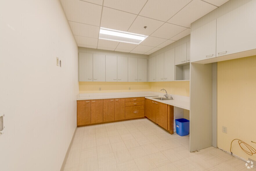 More Photos Of 400 Crown Colony Dr, Quincy Office For Lease