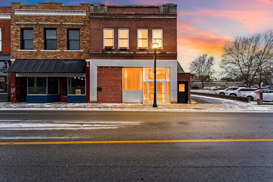 Primary Photo Of 408 W Walnut St, Springfield Storefront Retail Residential For Lease