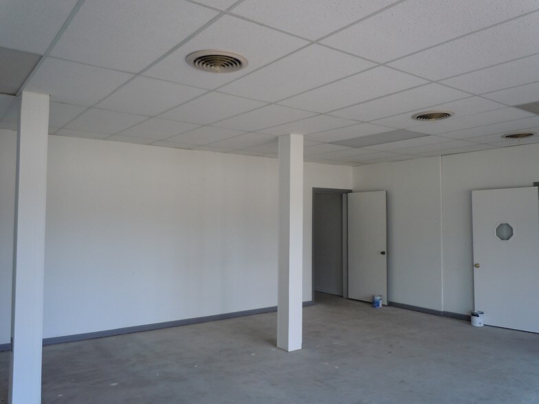 More Photos Of 108 SE 6th St, Abilene Specialty For Sale