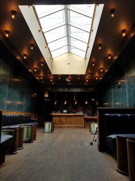 More Photos Of 738 W Randolph St, Chicago Storefront For Sale