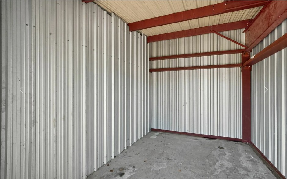 More Photos Of 2209 Richard St, Abbeville Self Storage For Sale