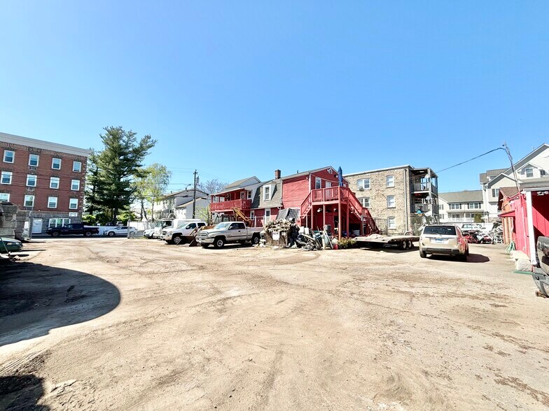 More Photos Of 41 Liberty St, Stamford Contractor Storage Yard For Lease