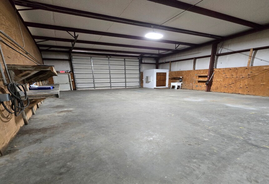 More Photos Of 2185 Storage Rd, Sumter Light Manufacturing For Sale