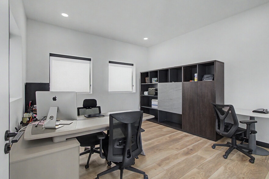 More Photos Of 4036 Gulfstream Dr, Bryan Industrial For Lease