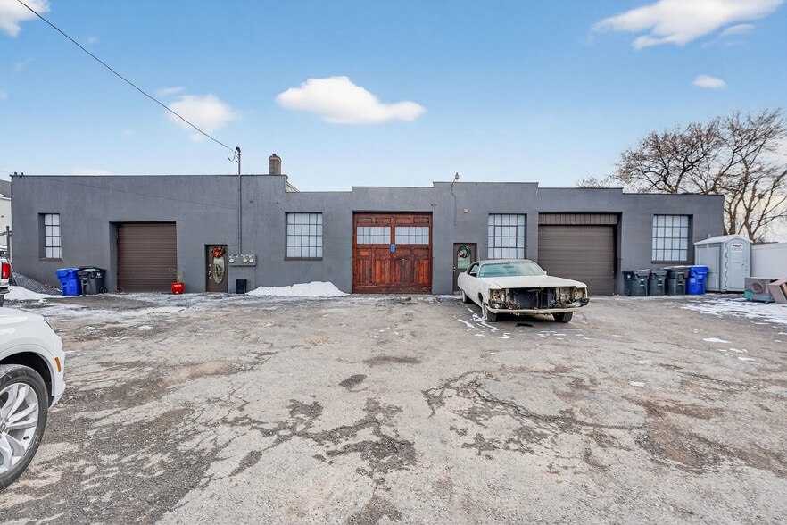 Primary Photo Of 134 Sterry St, Pawtucket Flex For Sale