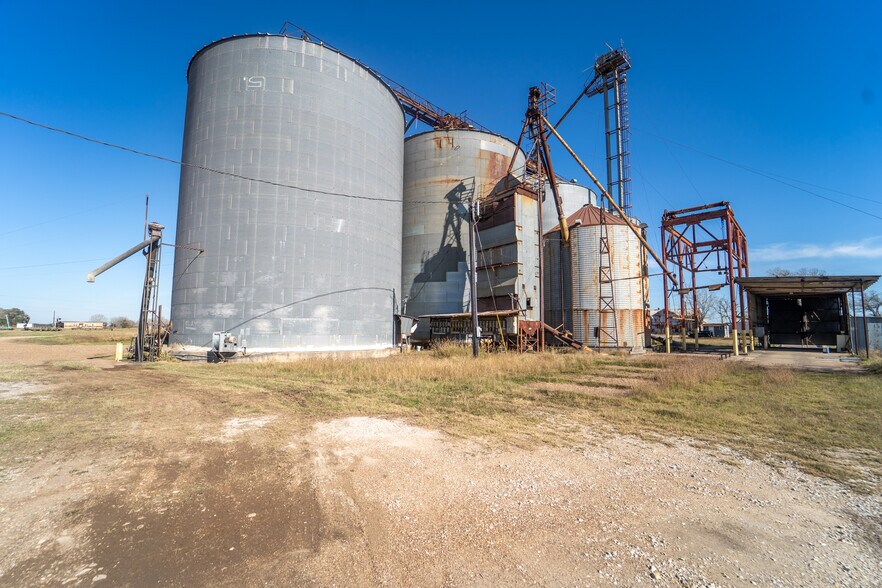 More Photos Of 2871 Gin Rd, Inez Industrial For Sale