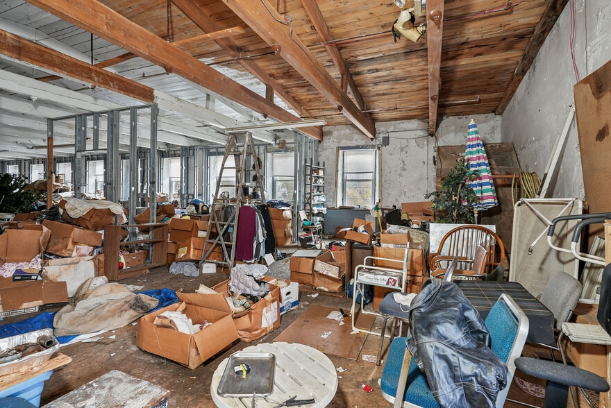 More Photos Of 45 Old Flat River, Coventry Manufacturing For Sale