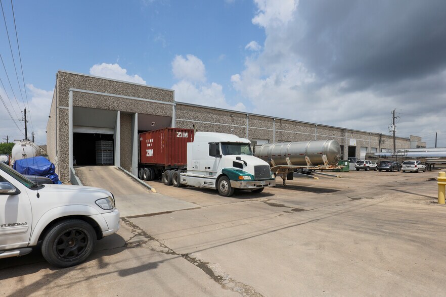More Photos Of 3605 Willowbend Blvd, Houston Unknown For Lease