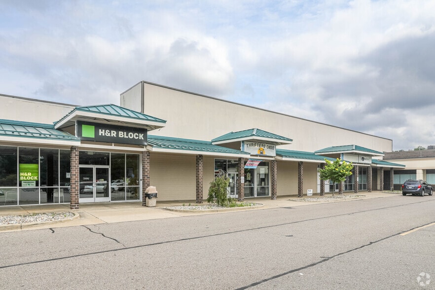 More Photos Of 1525 W Michigan Ave, Battle Creek Storefront For Sale