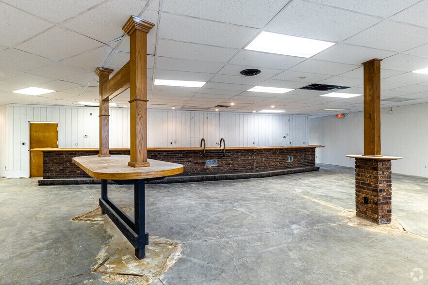 More Photos Of 2007-2061 N Commercial St, Harrisonville Unknown For Lease