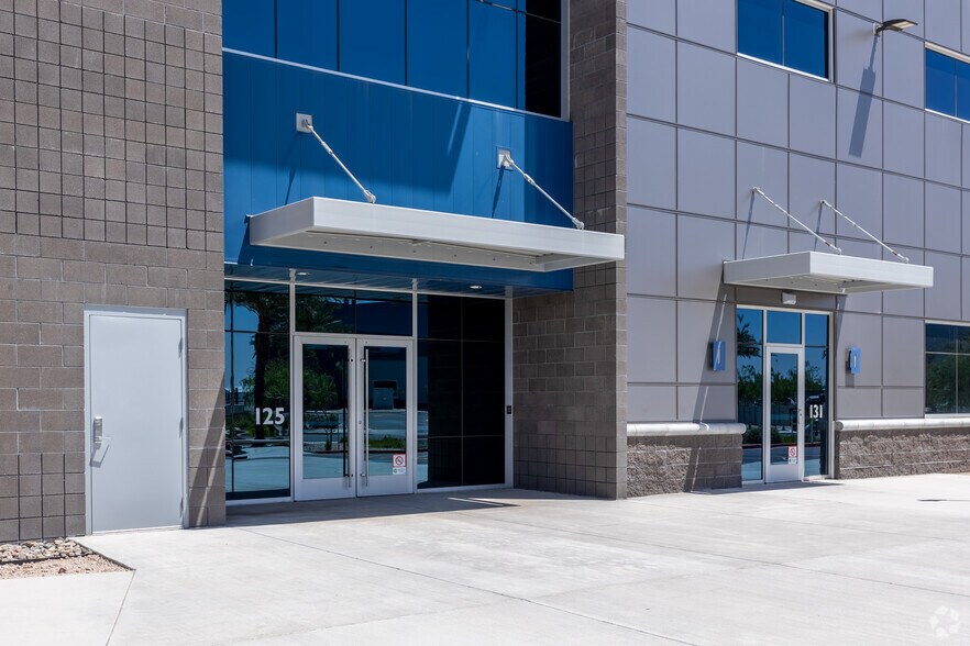 More Photos Of 2559 N Greenfield Rd, Mesa Airplane Hangar For Lease