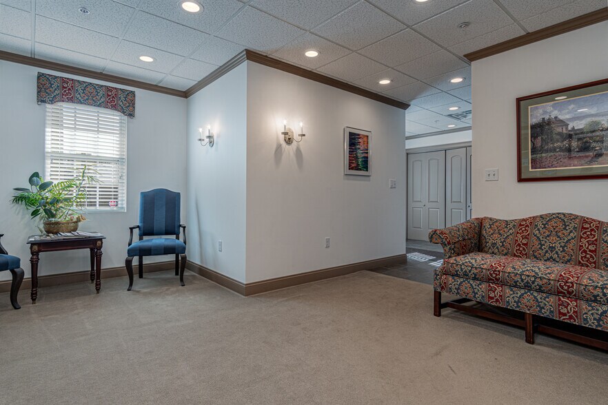 More Photos Of 5 Emma Ln, Clifton Park Office For Lease