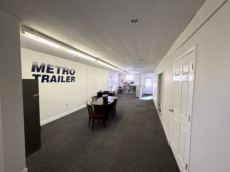 More Photos Of 6914 Statesville Rd, Charlotte Truck Terminal For Lease