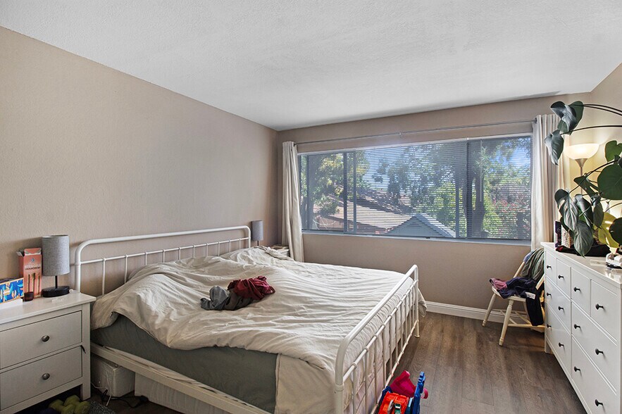 More Photos Of 1920 Latham St, Mountain View Apartments For Sale