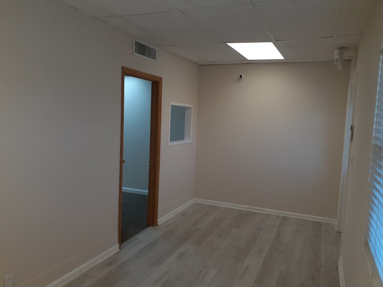 More Photos Of 7120-7190 Seminole Blvd, Seminole Office For Lease