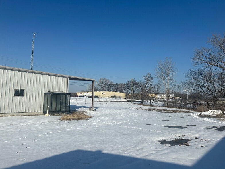 More Photos Of 5313 E Apache St, Tulsa Warehouse For Lease