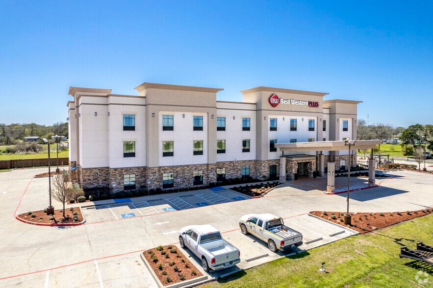 Primary Photo Of 310 E I 10 Frontage Rd, Flatonia Hotel For Sale