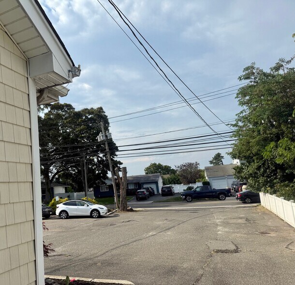 More Photos Of 774 Townline Rd, Hauppauge Flex For Sale