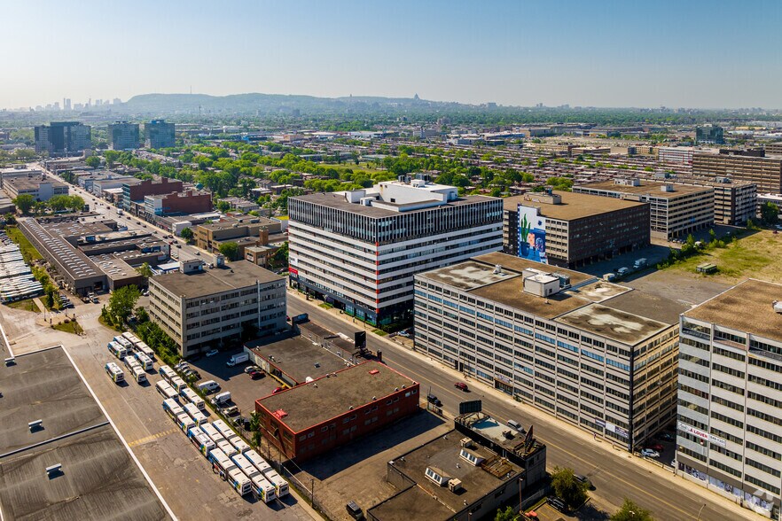 More Photos Of 9300-9340 Boul Saint-Laurent, Montréal Office For Lease